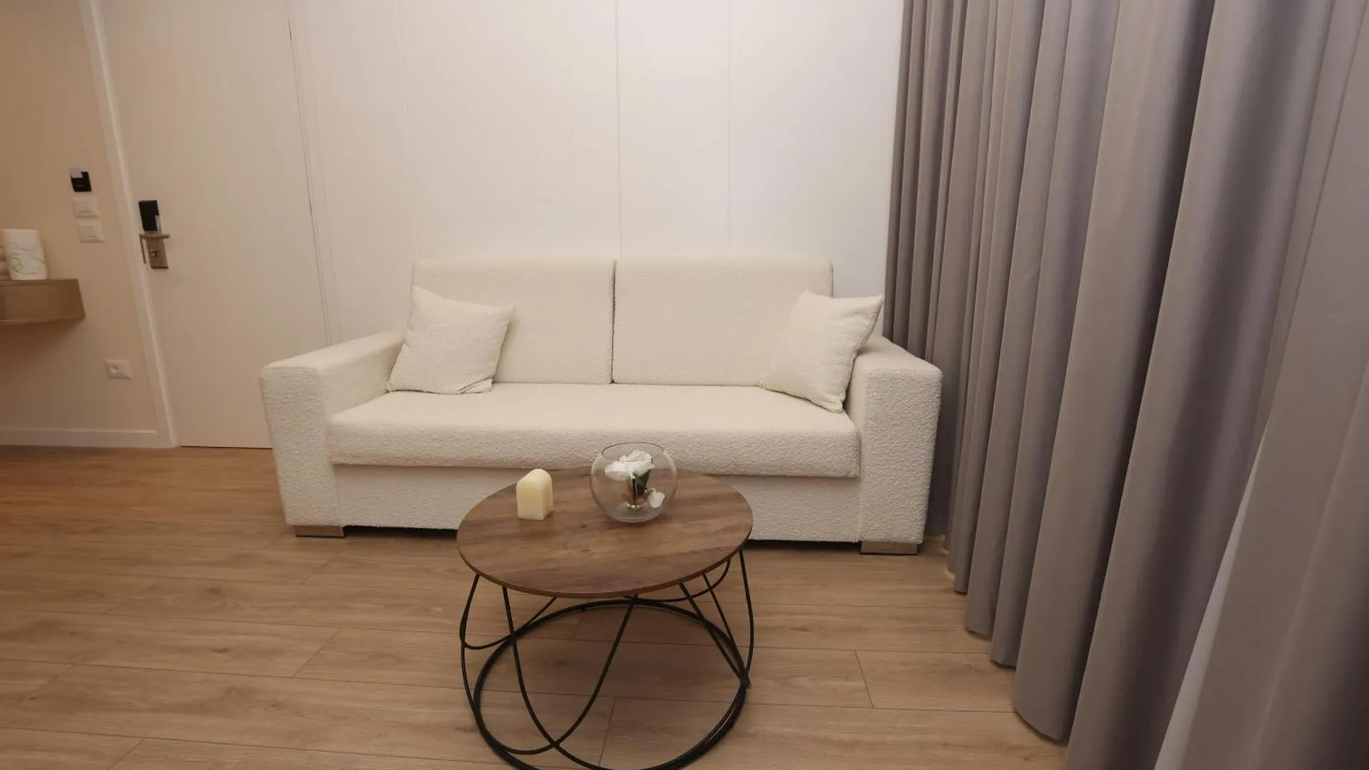 Jon'S Garden Apartments Tirana